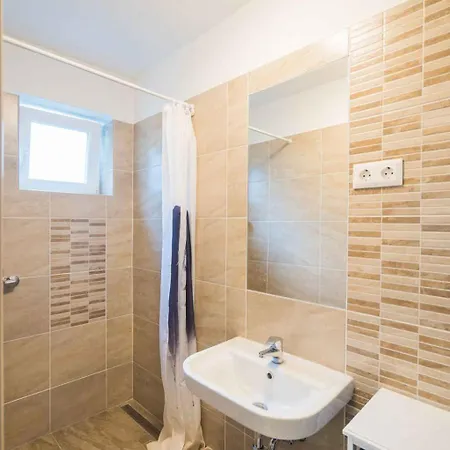 Apartament In Siofok/balaton 38428 *